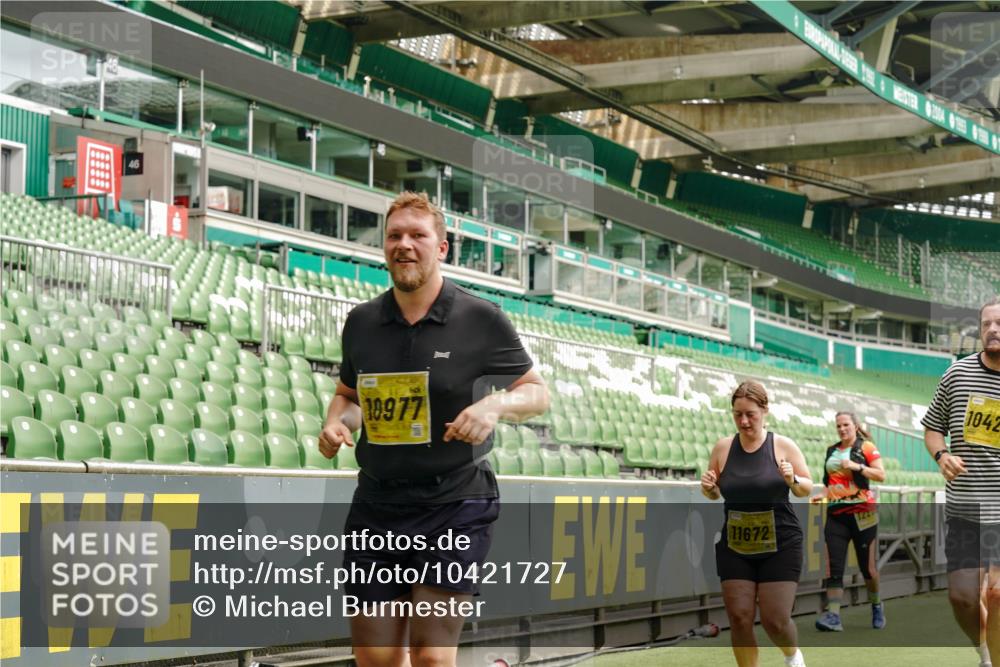 13.09.2026 - 21. swb-Marathon Bremen Michael Burmester http://msf.ph/oto/10421727 13.09.2026 10:45:13 Laufen im Stadion 10137, 10176, 10191, 10192, 10194, 10202, 10242, 10295, 10344, 10430, 10472, 10524, 10568, 10600, 10629, 10651, 10679, 10713, 10756, 10779, 10882, 10979, 10997, 10999, 11081, 11181, 11200, 11233, 11307, 11309, 11355, 11367, 11385, 11408, 11495, 11629, 11709, 11808, 11821, 11932, 11943, 12057, 12089, 12151, 12153, 12177, 12178, 12224, 12226, 12311, 12321, 12334, 12539, 10148, 10330 meine-sportfotos.de