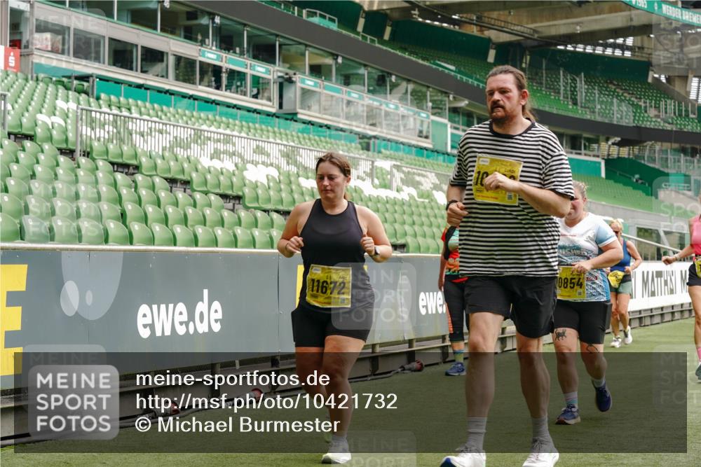 13.09.2026 - 21. swb-Marathon Bremen Michael Burmester http://msf.ph/oto/10421732 13.09.2026 10:45:14 Laufen im Stadion 10137, 10176, 10191, 10192, 10194, 10202, 10242, 10295, 10344, 10430, 10472, 10524, 10568, 10600, 10629, 10651, 10679, 10713, 10756, 10779, 10882, 10979, 10997, 10999, 11081, 11181, 11200, 11233, 11307, 11309, 11355, 11367, 11385, 11408, 11495, 11629, 11709, 11808, 11821, 11932, 11943, 12057, 12089, 12151, 12153, 12177, 12178, 12224, 12226, 12311, 12321, 12334, 12374, 12539, 10148, 10330 meine-sportfotos.de