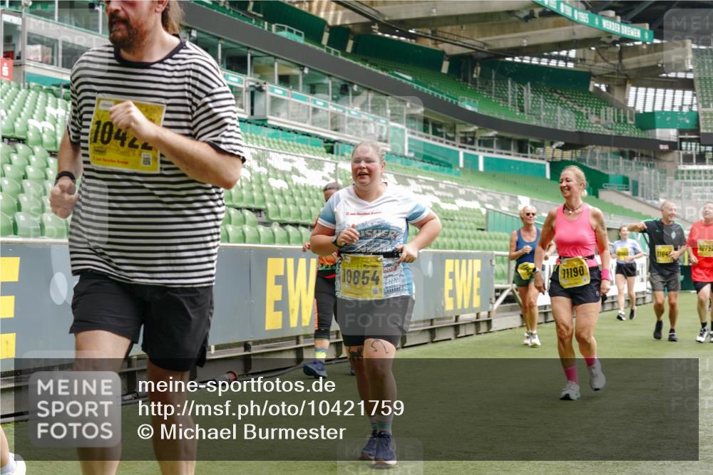 13.09.2026 - 21. swb-Marathon Bremen Michael Burmester http://msf.ph/oto/10421759 13.09.2026 10:45:16 Laufen im Stadion 10137, 10176, 10191, 10192, 10194, 10202, 10242, 10295, 10344, 10430, 10472, 10524, 10568, 10600, 10629, 10651, 10679, 10713, 10756, 10779, 10882, 10979, 10997, 10999, 11081, 11181, 11200, 11233, 11244, 11307, 11309, 11355, 11367, 11385, 11408, 11495, 11629, 11709, 11808, 11821, 11932, 11943, 12057, 12089, 12151, 12153, 12177, 12178, 12224, 12226, 12311, 12321, 12334, 12374, 12539, 10148, 10303, 10330 meine-sportfotos.de