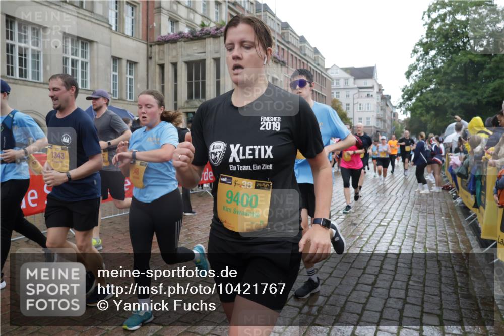 13.09.2026 - Kiel Lauf Yannick Fuchs http://msf.ph/oto/10421767 13.09.2026 10:54:46 Ziel 396, 459, 796, 1063, 1619, 1659, 1940, 2747, 3162, 3511, 3939, 3950, 4091, 4772, 4938, 5302, 5521, 5770, 5821, 5923, 6842, 6889, 7046, 7696, 8222, 8374, 8484, 8519, 8542, 9297, 9424, 10015, 10134, 10740, 12268, 12529, 243, 394, 548, 932, 1127, 1287, 1343, 1613, 1765, 2196, 2259, 2506, 2579, 3337, 3729, 4246, 4310, 4502, 4827, 5318, 5560, 5578, 6063, 6166, 6208, 6571, 6887, 6888, 7558, 8328, 8640, 8711, 8849, 9400, 9462, 9633, 454, 1815, 1973, 3084, 243 meine-sportfotos.de