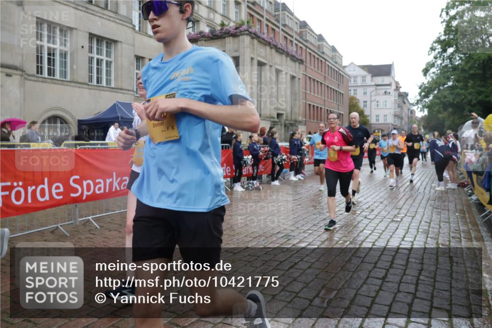 13.09.2026 - Kiel Lauf Yannick Fuchs http://msf.ph/oto/10421775 13.09.2026 10:54:46 Ziel 396, 459, 796, 1063, 1619, 1659, 1940, 2747, 3162, 3511, 3939, 3950, 4091, 4772, 4938, 5302, 5521, 5770, 5821, 5923, 6842, 6889, 7046, 7696, 8222, 8374, 8484, 8519, 8542, 9297, 9424, 10015, 10134, 10740, 12268, 12529, 243, 394, 548, 932, 1127, 1287, 1343, 1613, 1765, 2196, 2259, 2506, 2579, 3337, 3729, 4246, 4310, 4502, 4827, 5318, 5560, 5578, 6063, 6166, 6208, 6571, 6887, 6888, 7558, 8328, 8640, 8711, 8849, 9400, 9462, 9633, 454, 1815, 1973, 3084, 243 meine-sportfotos.de