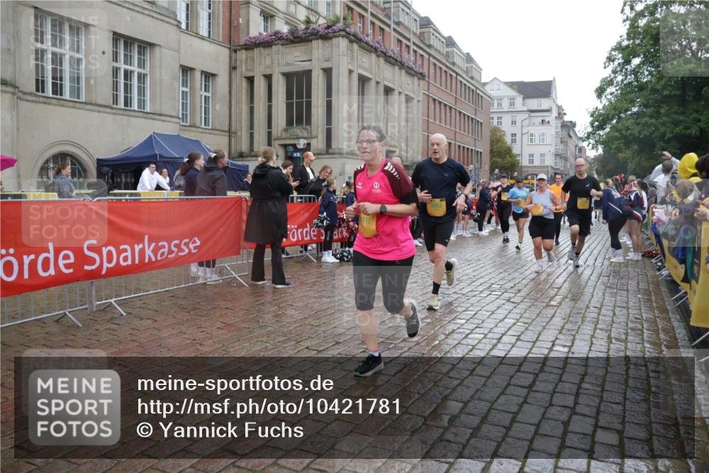 13.09.2026 - Kiel Lauf Yannick Fuchs http://msf.ph/oto/10421781 13.09.2026 10:54:47 Ziel 396, 459, 796, 1063, 1619, 1659, 1940, 2747, 3162, 3511, 3939, 3950, 4091, 4772, 4938, 5302, 5521, 5770, 5821, 5890, 5923, 6842, 6889, 7046, 7419, 7696, 8222, 8374, 8484, 8519, 8542, 9297, 9424, 10015, 10134, 10740, 12268, 12529, 243, 394, 548, 932, 1127, 1287, 1343, 1613, 1765, 2196, 2259, 2506, 3337, 3729, 4246, 4310, 4502, 4827, 5318, 5560, 5578, 6063, 6166, 6208, 6571, 6887, 6888, 7558, 8328, 8640, 8711, 9462, 9633, 454, 1815, 1973, 3084, 243 meine-sportfotos.de