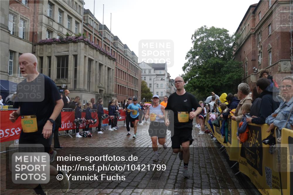 13.09.2026 - Kiel Lauf Yannick Fuchs http://msf.ph/oto/10421799 13.09.2026 10:54:49 Ziel 396, 454, 459, 796, 1063, 1619, 1659, 1940, 2357, 2747, 3162, 3511, 3939, 3950, 4091, 4772, 4938, 5302, 5521, 5770, 5890, 5923, 6842, 7046, 7419, 7696, 8222, 8374, 8484, 8519, 9424, 10134, 10148, 10740, 12268, 394, 932, 1127, 1287, 1613, 1765, 2259, 2506, 3729, 4246, 4310, 4502, 4827, 5318, 5560, 5578, 6063, 6166, 6208, 6571, 6887, 7558, 8328, 8640, 8711, 9462, 9633, 1459, 1815, 1973, 3084, 5104, 243 meine-sportfotos.de