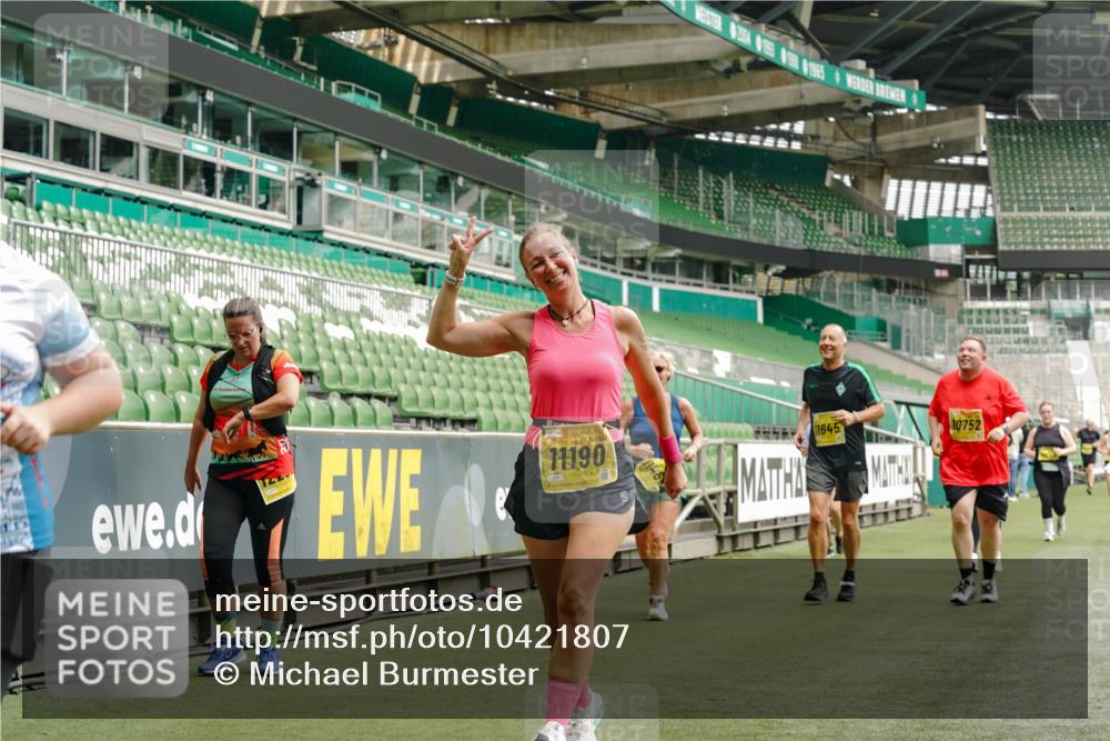 13.09.2026 - 21. swb-Marathon Bremen Michael Burmester http://msf.ph/oto/10421807 13.09.2026 10:45:18 Laufen im Stadion 10137, 10176, 10191, 10192, 10194, 10202, 10242, 10295, 10344, 10430, 10472, 10524, 10568, 10600, 10629, 10651, 10679, 10713, 10756, 10779, 10882, 10979, 10997, 10999, 11081, 11181, 11200, 11233, 11244, 11307, 11309, 11355, 11367, 11385, 11408, 11495, 11574, 11629, 11709, 11808, 11821, 11932, 11943, 12057, 12089, 12151, 12153, 12177, 12178, 12224, 12226, 12285, 12311, 12321, 12334, 12374, 12539, 10148, 10303, 10330 meine-sportfotos.de