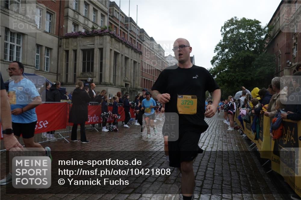 13.09.2026 - Kiel Lauf Yannick Fuchs http://msf.ph/oto/10421808 13.09.2026 10:54:49 Ziel 396, 454, 459, 796, 1063, 1619, 1659, 1940, 2357, 2747, 3162, 3511, 3939, 3950, 4091, 4772, 4938, 5302, 5521, 5770, 5890, 5923, 6842, 7046, 7419, 7696, 8222, 8374, 8484, 8519, 9424, 10134, 10148, 10740, 12268, 394, 932, 1127, 1287, 1613, 1765, 2259, 2506, 3729, 4246, 4310, 4502, 4827, 5318, 5560, 5578, 6063, 6166, 6208, 6571, 6887, 7558, 8328, 8640, 8711, 9462, 9633, 1459, 1815, 1973, 3084, 5104, 243 meine-sportfotos.de
