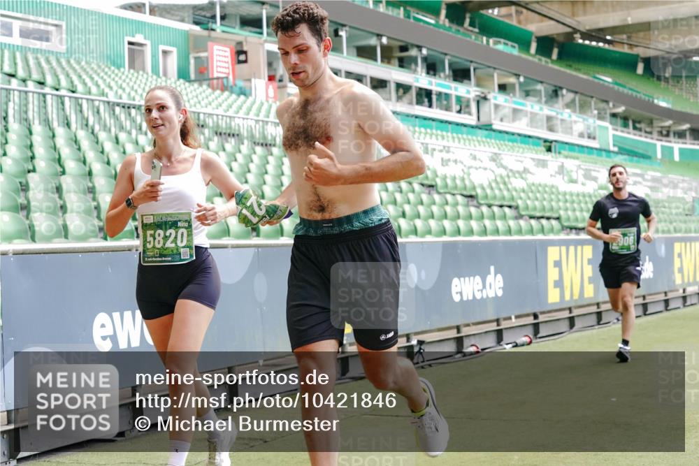 13.09.2026 - 21. swb-Marathon Bremen Michael Burmester http://msf.ph/oto/10421846 13.09.2026 12:59:40 Laufen im Stadion 135, 148, 191, 226, 232, 260, 342, 651, 745, 972, 1080, 1166, 1209, 1281, 1368, 1493, 1494, 1516, 1642, 1650, 1861, 1931, 1935, 1963, 2088, 2210, 2289, 2293, 2306, 2322, 2343, 2367, 2425, 2481, 2517, 2570, 2577, 2686, 2771, 2806, 2807, 2827, 2885, 2899, 2906, 2914, 2953, 2961, 2979, 3015, 3021, 3076, 3098, 3105, 3120, 3124, 3145, 3190, 3233, 3273, 3354, 3435, 3480, 3516, 3531, 3560, 3652, 3729, 3855, 3861, 3930, 3934, 205 meine-sportfotos.de