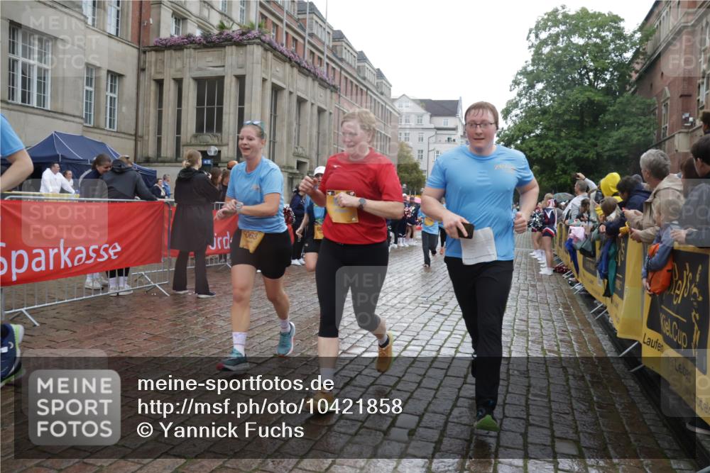 13.09.2026 - Kiel Lauf Yannick Fuchs http://msf.ph/oto/10421858 13.09.2026 10:55:01 Ziel 454, 575, 1232, 1815, 1973, 2198, 2339, 2357, 2548, 2554, 2813, 3084, 3699, 4369, 4370, 4625, 4652, 4665, 4902, 5260, 5890, 6193, 6583, 6842, 7419, 7722, 8121, 8519, 9573, 9601, 9849, 10032, 10058, 10148, 10170, 11157, 11453, 12444, 396, 459, 796, 1063, 1127, 1287, 1619, 1659, 1940, 2506, 2747, 3162, 3511, 3939, 3950, 4091, 4502, 4772, 5560, 6063, 6166, 6208, 6887, 7558, 8711, 9462, 9633, 185, 313, 1459, 1851, 2738, 3429, 3903, 4403, 4678, 4898, 5104, 2259, 5578 meine-sportfotos.de