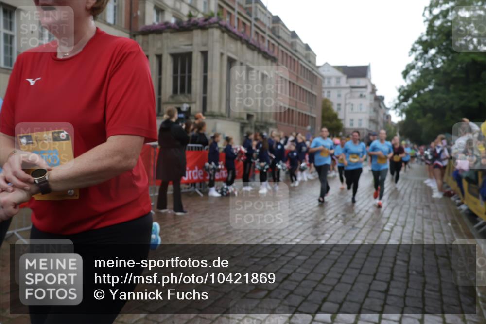 13.09.2026 - Kiel Lauf Yannick Fuchs http://msf.ph/oto/10421869 13.09.2026 10:55:01 Ziel 454, 575, 1232, 1815, 1973, 2198, 2339, 2357, 2548, 2554, 2813, 3084, 3699, 4369, 4370, 4625, 4652, 4665, 4902, 5260, 5890, 6193, 6583, 6842, 7419, 7722, 8121, 8519, 9573, 9601, 9849, 10032, 10058, 10148, 10170, 11157, 11453, 12444, 396, 459, 796, 1063, 1127, 1287, 1619, 1659, 1940, 2506, 2747, 3162, 3511, 3939, 3950, 4091, 4502, 4772, 5560, 6063, 6166, 6208, 6887, 7558, 8711, 9462, 9633, 185, 313, 1459, 1851, 2738, 3429, 3903, 4403, 4678, 4898, 5104, 2259, 5578 meine-sportfotos.de