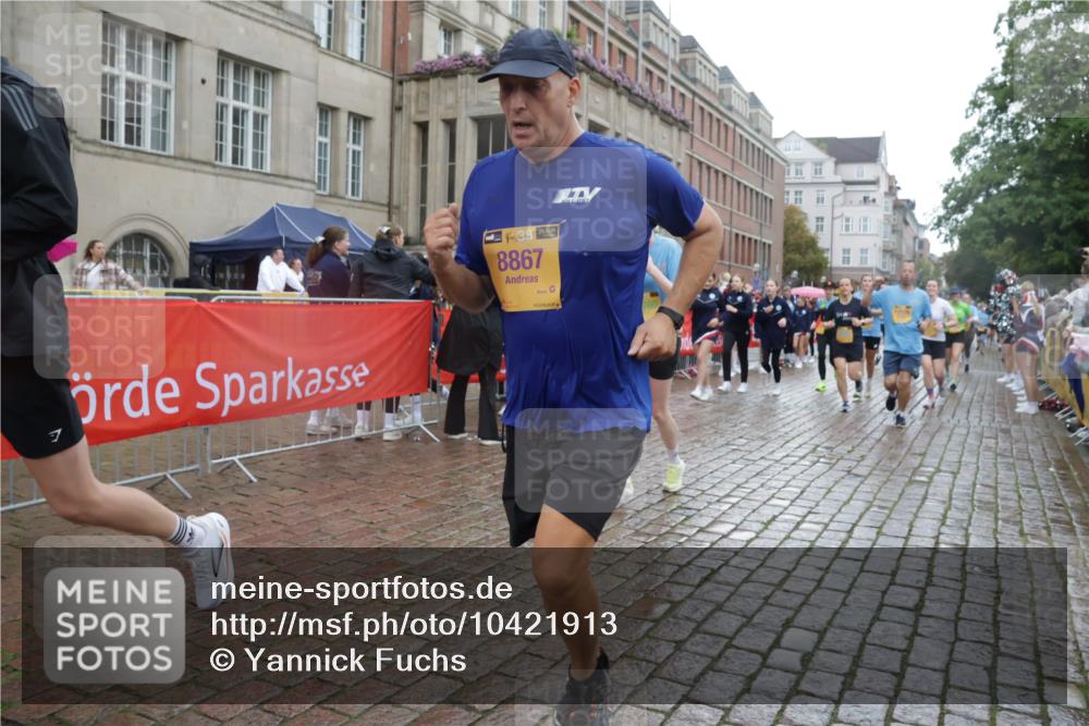 13.09.2026 - Kiel Lauf Yannick Fuchs http://msf.ph/oto/10421913 13.09.2026 10:55:08 Ziel 185, 575, 1232, 1459, 1815, 1851, 1973, 2198, 2339, 2548, 2554, 2738, 2813, 3084, 3429, 3699, 3903, 4403, 4625, 4652, 4665, 4678, 4898, 4902, 5104, 5260, 5645, 5834, 6193, 6490, 6498, 6501, 6583, 6991, 7450, 7722, 8121, 8714, 8791, 9131, 9601, 9849, 10032, 10058, 10061, 10170, 10354, 10571, 11157, 11325, 11358, 11453, 12176, 12444, 396, 454, 459, 796, 1063, 1619, 1659, 1940, 2357, 2506, 2747, 3162, 3511, 3939, 3950, 4091, 4369, 4370, 4502, 4625, 4652, 4665, 4772, 4902, 313 meine-sportfotos.de