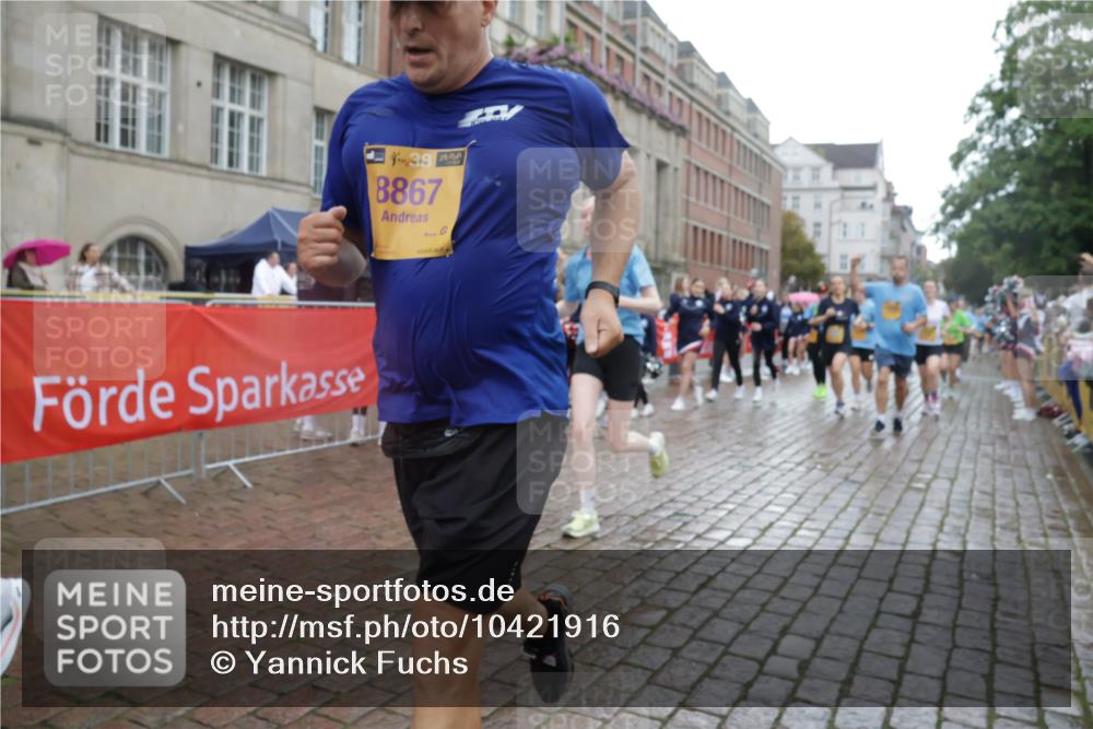 13.09.2026 - Kiel Lauf Yannick Fuchs http://msf.ph/oto/10421916 13.09.2026 10:55:09 Ziel 185, 575, 1232, 1459, 1815, 1851, 1973, 2198, 2339, 2548, 2554, 2738, 2813, 3084, 3429, 3699, 3903, 4403, 4678, 4898, 5104, 5645, 5834, 6193, 6490, 6498, 6501, 6583, 6991, 7118, 7450, 7566, 7722, 8121, 8714, 8791, 8845, 9131, 9601, 9849, 10032, 10058, 10061, 10354, 10571, 11157, 11325, 11358, 11453, 12176, 12444, 396, 454, 459, 796, 1063, 1619, 1659, 1940, 2198, 2357, 2506, 2554, 2747, 3162, 3511, 3699, 3939, 3950, 4091, 4369, 4370, 4625, 4652, 4665, 4772, 4902, 313 meine-sportfotos.de
