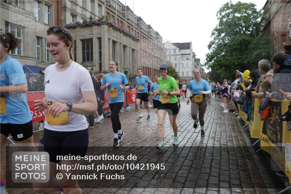 13.09.2026 - Kiel Lauf Yannick Fuchs http://msf.ph/oto/10421945 13.09.2026 10:55:12 Ziel 185, 1459, 1815, 1851, 1973, 2339, 2548, 2738, 3084, 3429, 3645, 3903, 4403, 4678, 4898, 5104, 5645, 5834, 6193, 6490, 6498, 6501, 6583, 6991, 7118, 7450, 7566, 8121, 8714, 8791, 8845, 9131, 10032, 10061, 10354, 10571, 11325, 11358, 11453, 12176, 12444, 396, 454, 459, 575, 796, 1063, 1232, 1619, 1659, 1940, 2198, 2357, 2548, 2554, 2747, 2813, 3162, 3511, 3699, 3939, 3950, 4091, 4369, 4370, 4625, 4652, 4665, 4772, 4902, 7722, 8121, 34, 313 meine-sportfotos.de