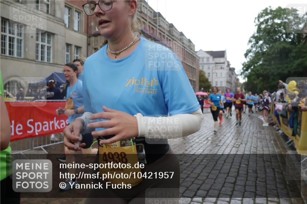 13.09.2026 - Kiel Lauf Yannick Fuchs http://msf.ph/oto/10421957 13.09.2026 10:55:14 Ziel 185, 1459, 1815, 1851, 1973, 2738, 3084, 3429, 3645, 3903, 4403, 4678, 4898, 5104, 5645, 5834, 6193, 6490, 6498, 6501, 6583, 6800, 6991, 7118, 7450, 7566, 8714, 8791, 8845, 9131, 10032, 10061, 10354, 10571, 10936, 11325, 11358, 11453, 11751, 12176, 12444, 12610, 396, 454, 459, 575, 796, 1063, 1232, 1619, 1659, 1940, 2198, 2339, 2357, 2548, 2554, 2747, 2813, 3084, 3162, 3511, 3699, 3939, 3950, 4091, 4369, 4370, 4625, 4652, 4665, 4772, 4902, 6193, 6583, 7722, 8121, 34, 313 meine-sportfotos.de