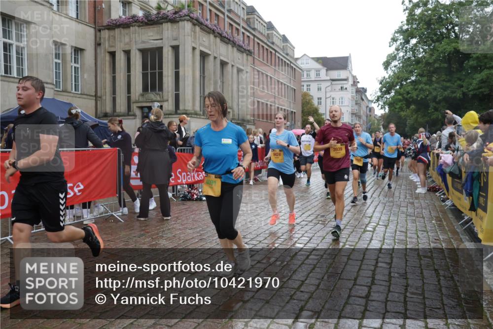 13.09.2026 - Kiel Lauf Yannick Fuchs http://msf.ph/oto/10421970 13.09.2026 10:55:15 Ziel 185, 313, 1459, 1815, 1851, 1973, 2738, 3429, 3645, 3903, 4403, 4678, 4898, 5104, 5485, 5645, 5834, 6490, 6498, 6501, 6800, 6991, 7118, 7450, 7566, 8714, 8791, 8845, 9131, 10032, 10061, 10354, 10571, 10936, 11325, 11358, 11453, 11751, 12176, 12444, 12610, 396, 454, 459, 575, 796, 1063, 1232, 1619, 1659, 1815, 1940, 2198, 2339, 2357, 2548, 2554, 2747, 2813, 3084, 3162, 3511, 3699, 3939, 3950, 4091, 4369, 4370, 4625, 4652, 4665, 4772, 4902, 6193, 6583, 7722, 8121, 34 meine-sportfotos.de
