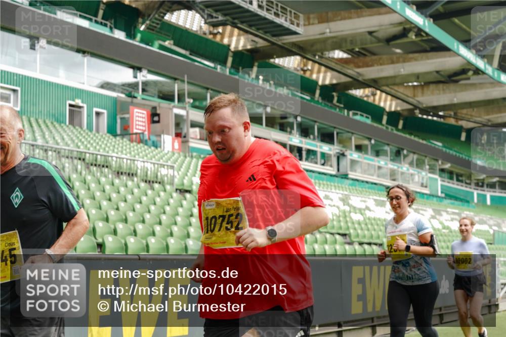 13.09.2026 - 21. swb-Marathon Bremen Michael Burmester http://msf.ph/oto/10422015 13.09.2026 10:45:23 Laufen im Stadion 10137, 10176, 10191, 10192, 10194, 10202, 10242, 10295, 10344, 10430, 10472, 10524, 10568, 10600, 10629, 10651, 10679, 10713, 10756, 10779, 10979, 10997, 10999, 11081, 11181, 11200, 11233, 11244, 11307, 11309, 11355, 11367, 11385, 11408, 11495, 11574, 11629, 11709, 11808, 11821, 11932, 11943, 12057, 12089, 12151, 12153, 12177, 12178, 12224, 12226, 12285, 12311, 12321, 12334, 12374, 12462, 12539, 10148, 10303, 10330 meine-sportfotos.de