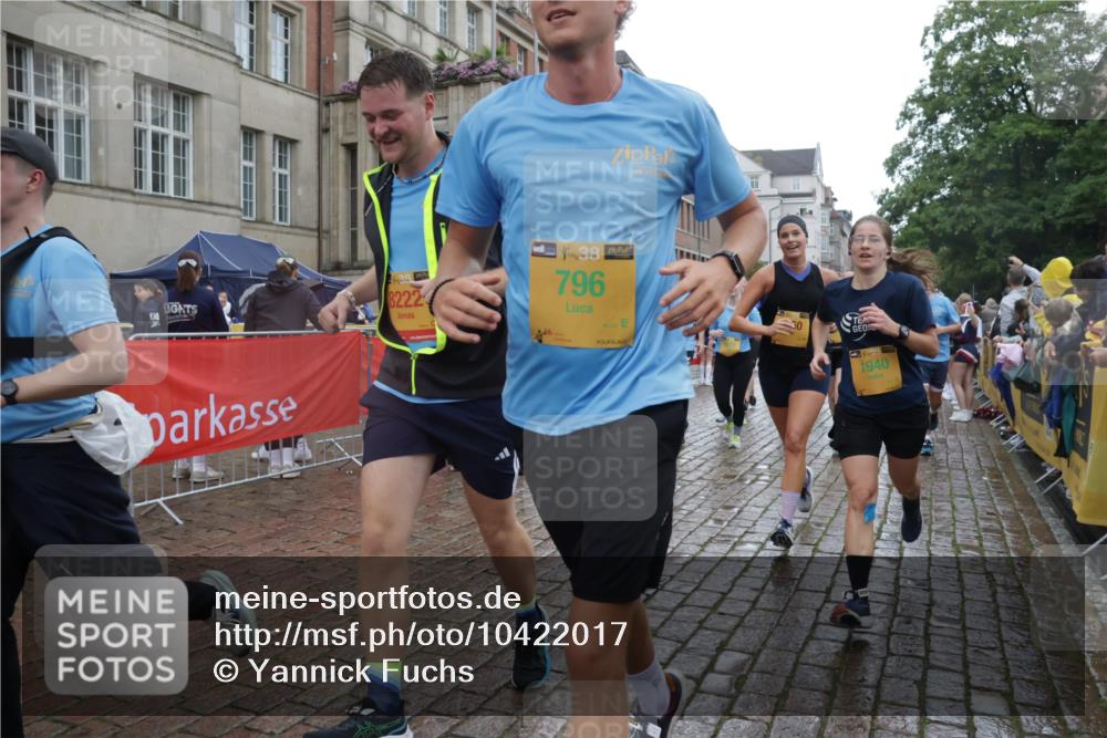 13.09.2026 - Kiel Lauf Yannick Fuchs http://msf.ph/oto/10422017 13.09.2026 10:55:19 Ziel 185, 313, 428, 1841, 1851, 2330, 2331, 2738, 3379, 3429, 3645, 3903, 4403, 4678, 4898, 5104, 5485, 5834, 6490, 6800, 6991, 7118, 7450, 7566, 8791, 8845, 9131, 9858, 10061, 10354, 10571, 10936, 11325, 11358, 11751, 12610, 396, 454, 459, 575, 796, 1063, 1232, 1459, 1619, 1659, 1815, 1940, 1973, 2198, 2339, 2357, 2548, 2554, 2747, 2813, 3084, 3162, 3511, 3699, 3950, 4369, 4370, 4625, 4652, 4665, 4772, 4902, 5104, 5645, 6193, 6498, 6501, 6583, 7722, 8121, 34, 396 meine-sportfotos.de
