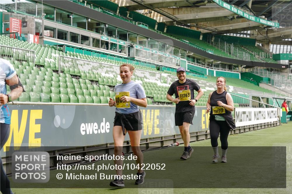 13.09.2026 - 21. swb-Marathon Bremen Michael Burmester http://msf.ph/oto/10422052 13.09.2026 10:45:25 Laufen im Stadion 10137, 10176, 10191, 10192, 10194, 10202, 10242, 10295, 10344, 10430, 10472, 10524, 10568, 10600, 10629, 10651, 10679, 10713, 10779, 10979, 10999, 11050, 11081, 11181, 11200, 11233, 11244, 11307, 11309, 11355, 11367, 11385, 11408, 11495, 11574, 11629, 11709, 11760, 11808, 11821, 11932, 11943, 12057, 12089, 12151, 12153, 12177, 12178, 12224, 12226, 12285, 12311, 12321, 12334, 12374, 12462, 12539, 10148, 10303, 10330 meine-sportfotos.de