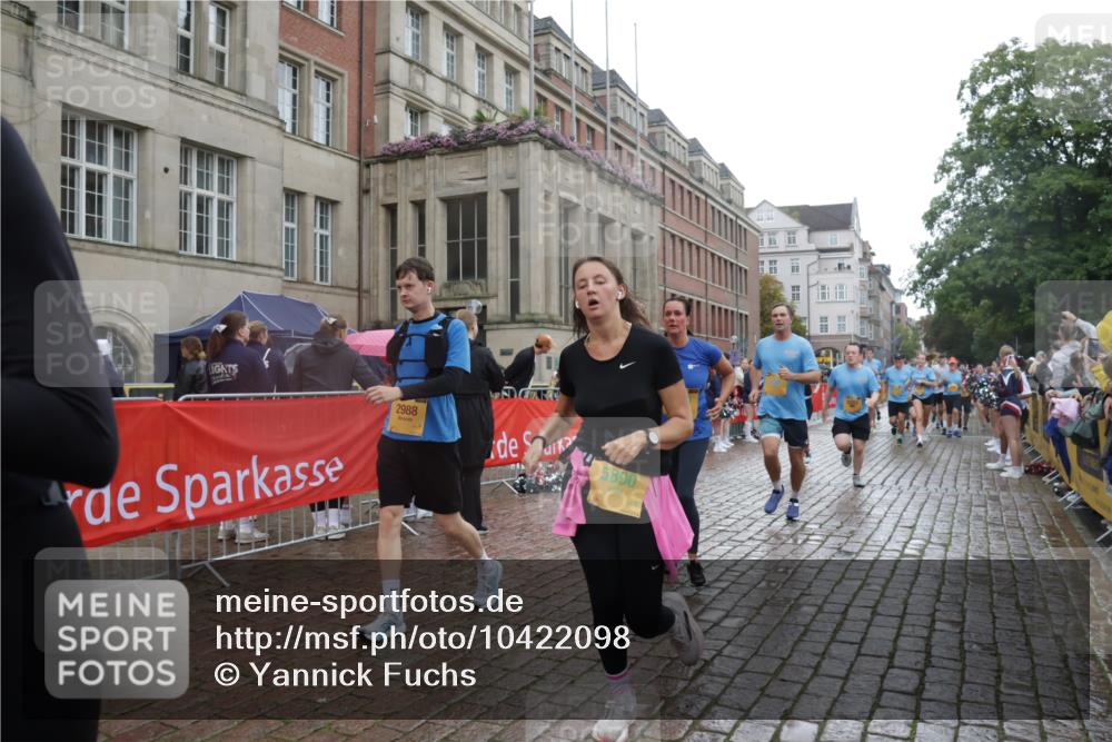 13.09.2026 - Kiel Lauf Yannick Fuchs http://msf.ph/oto/10422098 13.09.2026 10:55:26 Ziel 34, 313, 428, 1841, 2330, 2331, 3379, 3645, 5485, 5544, 5572, 5903, 6800, 6880, 7148, 7568, 7966, 8765, 8772, 9858, 10597, 10722, 10936, 11751, 11946, 12500, 12610, 185, 454, 575, 1232, 1459, 1815, 1851, 1973, 2198, 2339, 2357, 2548, 2554, 2738, 2813, 3084, 3429, 3699, 3903, 4369, 4370, 4403, 4625, 4652, 4665, 4678, 4898, 4902, 5104, 5645, 5834, 6193, 6490, 6498, 6501, 6583, 6991, 7118, 7450, 7566, 7722, 8121, 8791, 396, 1619 meine-sportfotos.de