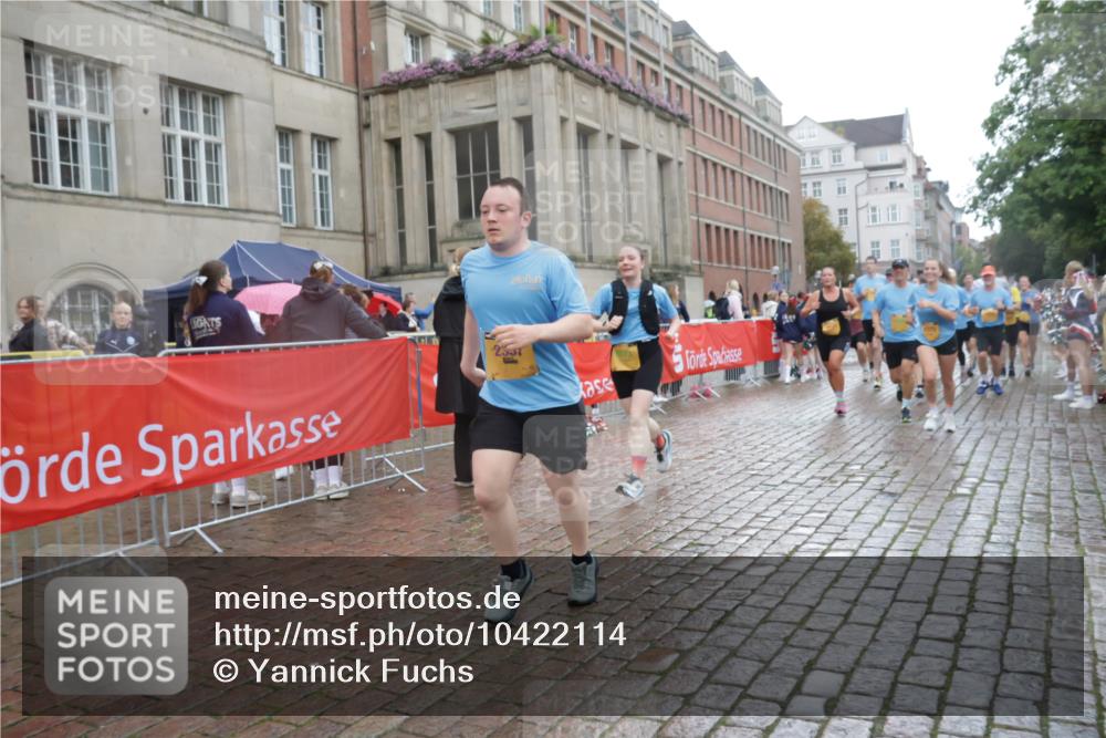 13.09.2026 - Kiel Lauf Yannick Fuchs http://msf.ph/oto/10422114 13.09.2026 10:55:28 Ziel 34, 313, 428, 1841, 2330, 2331, 3105, 3379, 4519, 5485, 5544, 5572, 5822, 5903, 6800, 6880, 7148, 7568, 7966, 8765, 8772, 9014, 9858, 10597, 10722, 10936, 11751, 11946, 12500, 12610, 185, 454, 575, 1232, 1459, 1815, 1851, 1973, 2198, 2339, 2357, 2548, 2554, 2738, 2813, 3084, 3429, 3645, 3699, 3903, 4369, 4370, 4403, 4625, 4652, 4665, 4678, 4898, 4902, 5104, 5645, 5834, 6193, 6490, 6498, 6501, 6583, 6800, 6991, 7118, 7450, 7566, 7722, 8121, 8791, 396, 1619 meine-sportfotos.de