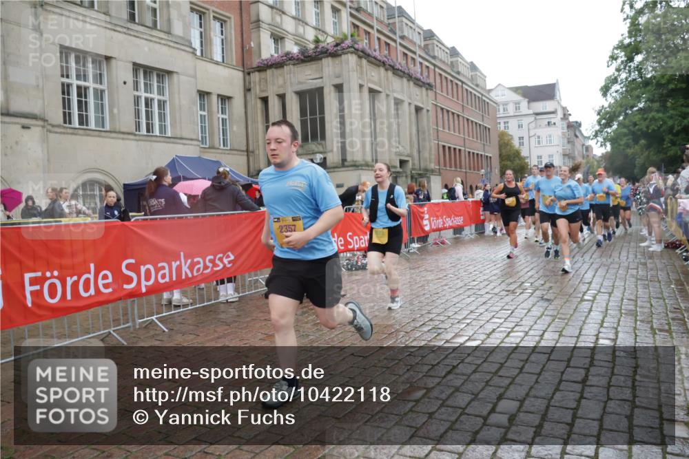 13.09.2026 - Kiel Lauf Yannick Fuchs http://msf.ph/oto/10422118 13.09.2026 10:55:28 Ziel 34, 313, 428, 1841, 2330, 2331, 3105, 3379, 4519, 5485, 5544, 5572, 5822, 5903, 6800, 6880, 7148, 7568, 7966, 8765, 8772, 9014, 9858, 10597, 10722, 10936, 11751, 11946, 12500, 12610, 185, 454, 575, 1232, 1459, 1815, 1851, 1973, 2198, 2339, 2357, 2548, 2554, 2738, 2813, 3084, 3429, 3645, 3699, 3903, 4369, 4370, 4403, 4625, 4652, 4665, 4678, 4898, 4902, 5104, 5645, 5834, 6193, 6490, 6498, 6501, 6583, 6800, 6991, 7118, 7450, 7566, 7722, 8121, 8791, 396, 1619 meine-sportfotos.de