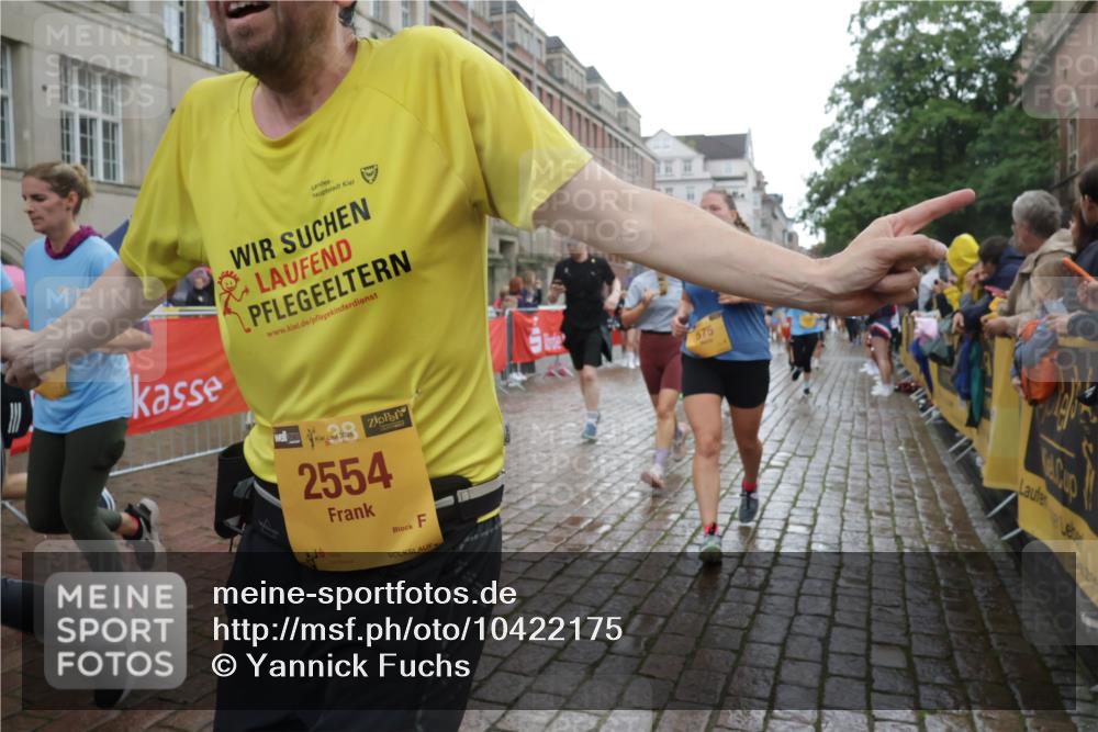 13.09.2026 - Kiel Lauf Yannick Fuchs http://msf.ph/oto/10422175 13.09.2026 10:55:34 Ziel 34, 1841, 1885, 2190, 2208, 3105, 3539, 4519, 4594, 5544, 5572, 5822, 5903, 6753, 6880, 6922, 7148, 7568, 7966, 8330, 8765, 8772, 9014, 9651, 9653, 10597, 10722, 11621, 11946, 11952, 12500, 185, 313, 428, 575, 1232, 1459, 1815, 1841, 1851, 1973, 2198, 2330, 2331, 2339, 2548, 2554, 2738, 2813, 3084, 3379, 3429, 3645, 3699, 3903, 4403, 4678, 4898, 5104, 5485, 5645, 5834, 6193, 6490, 6498, 6501, 6583, 6800, 6991, 7118, 7450, 7566, 7722, 8121, 8791, 9858, 2548 meine-sportfotos.de
