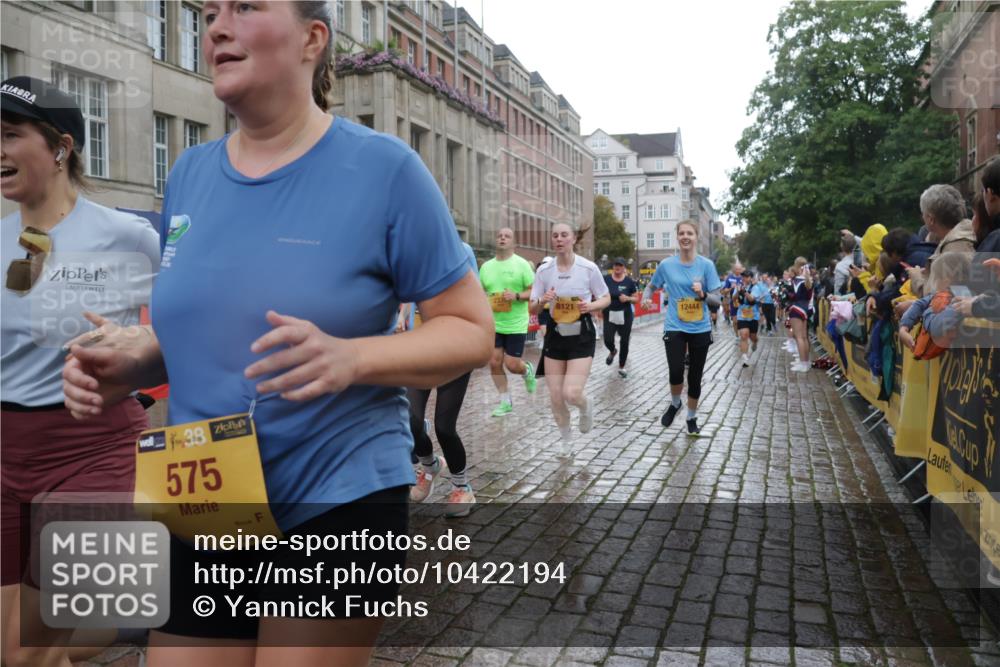 13.09.2026 - Kiel Lauf Yannick Fuchs http://msf.ph/oto/10422194 13.09.2026 10:55:35 Ziel 34, 1885, 2190, 2208, 3105, 3539, 4519, 4594, 5544, 5572, 5822, 5903, 6753, 6880, 6922, 7148, 7568, 7966, 8330, 8346, 8632, 8765, 8772, 9014, 9651, 9653, 10597, 10722, 11621, 11946, 11952, 12500, 185, 313, 428, 575, 1232, 1459, 1815, 1841, 1851, 1973, 2330, 2331, 2339, 2548, 2738, 2813, 3084, 3379, 3429, 3645, 3903, 4403, 4678, 4898, 5104, 5485, 5645, 5834, 6193, 6490, 6498, 6501, 6583, 6800, 6991, 7118, 7450, 7566, 7722, 8121, 8791, 9858, 2548 meine-sportfotos.de