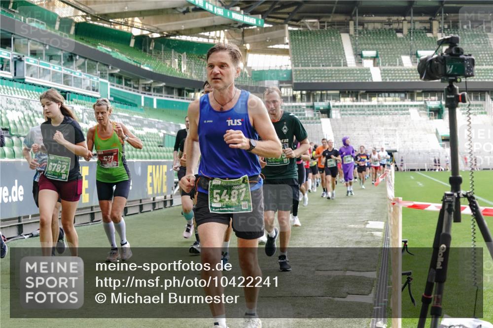 13.09.2026 - 21. swb-Marathon Bremen Michael Burmester http://msf.ph/oto/10422241 13.09.2026 13:22:42 Laufen im Stadion 128, 160, 211, 258, 343, 351, 423, 441, 533, 571, 601, 609, 708, 782, 851, 892, 1060, 1094, 1157, 1177, 1178, 1259, 1316, 1331, 1344, 1417, 1518, 1657, 1669, 1691, 1729, 1746, 1788, 1883, 2213, 2290, 2433, 2475, 2504, 2526, 2551, 2619, 2632, 2652, 2660, 2685, 2711, 2828, 2954, 2964, 2995, 3022, 3034, 3225, 3252, 3347, 3351, 3423, 3447, 3505, 3530, 3559, 3682, 3727, 3770, 3784, 3819, 4020, 4054, 4231, 4406, 4407, 4431, 4466, 4467, 4584, 1506 meine-sportfotos.de