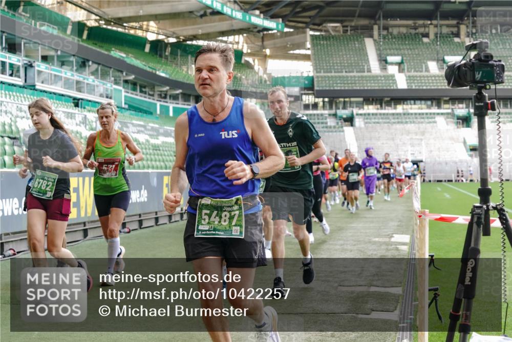 13.09.2026 - 21. swb-Marathon Bremen Michael Burmester http://msf.ph/oto/10422257 13.09.2026 13:22:42 Laufen im Stadion 128, 160, 211, 258, 343, 351, 423, 441, 533, 571, 601, 609, 708, 782, 851, 892, 1060, 1094, 1157, 1177, 1178, 1259, 1316, 1331, 1344, 1417, 1518, 1657, 1669, 1691, 1729, 1746, 1788, 1883, 2213, 2290, 2433, 2475, 2504, 2526, 2551, 2619, 2632, 2652, 2660, 2685, 2711, 2828, 2954, 2964, 2995, 3022, 3034, 3225, 3252, 3347, 3351, 3423, 3447, 3505, 3530, 3559, 3682, 3727, 3770, 3784, 3819, 4020, 4054, 4231, 4406, 4407, 4431, 4466, 4467, 4584, 1506 meine-sportfotos.de