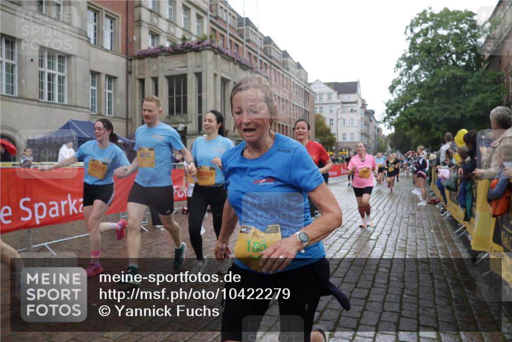13.09.2026 - Kiel Lauf Yannick Fuchs http://msf.ph/oto/10422279 13.09.2026 10:55:46 Ziel 280, 566, 1264, 1673, 1929, 2190, 2208, 2264, 2589, 3297, 3539, 4747, 5034, 5279, 5752, 5772, 7988, 8346, 8631, 8632, 8722, 11036, 11196, 11621, 11952, 12327, 12499, 34, 185, 313, 428, 1841, 1851, 1885, 2330, 2331, 3105, 3379, 3429, 3645, 4403, 4519, 4594, 4678, 5485, 5544, 5572, 5822, 5834, 5903, 6753, 6800, 6880, 6922, 7118, 7148, 7450, 7566, 7568, 7966, 8330, 8765, 8772, 8791, 9014, 9651, 9653, 9858, 10597, 10722, 11621, 11946, 11952, 12500, 7483, 7118, 7566, 8845 meine-sportfotos.de