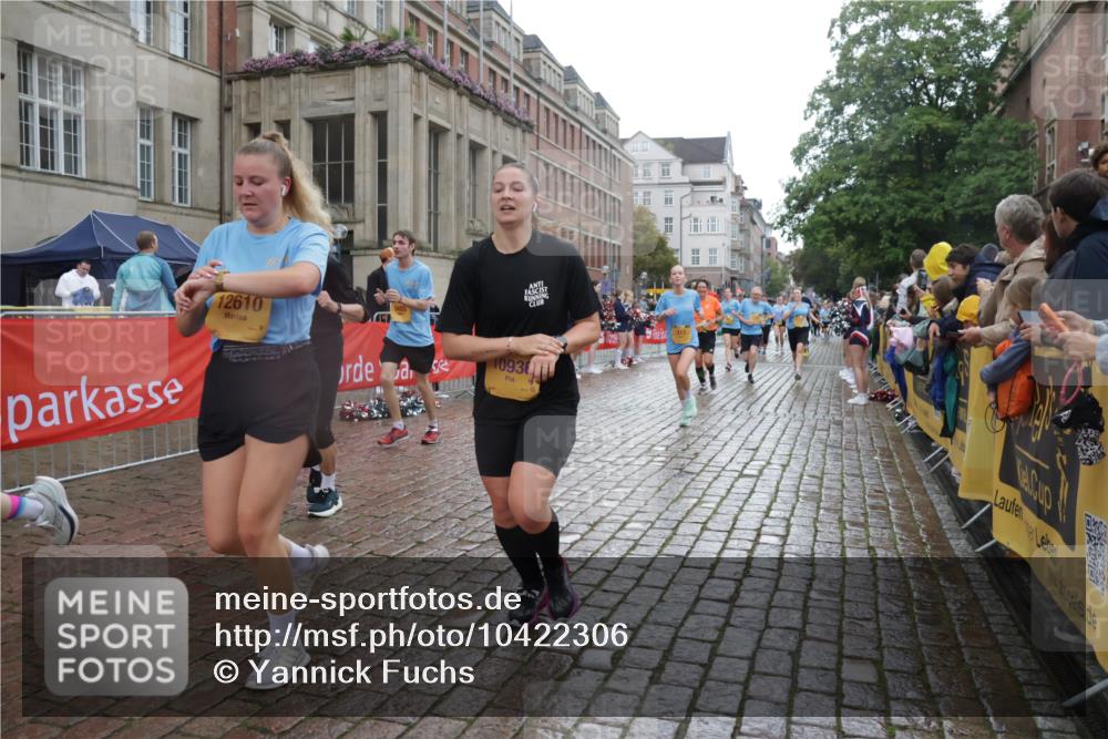 13.09.2026 - Kiel Lauf Yannick Fuchs http://msf.ph/oto/10422306 13.09.2026 10:55:52 Ziel 280, 566, 1264, 1673, 1929, 2264, 2589, 2798, 4556, 4747, 5034, 5279, 5553, 5752, 5772, 7707, 7851, 7988, 8631, 8722, 8733, 8813, 11036, 11196, 12327, 12499, 12579, 34, 313, 428, 1841, 1885, 2190, 2208, 2330, 2331, 3105, 3297, 3379, 3539, 3645, 4519, 4594, 5485, 5544, 5572, 5822, 5903, 6753, 6800, 6880, 6922, 7148, 7568, 7966, 8330, 8346, 8632, 8765, 8772, 9014, 9651, 9653, 9858, 10597, 10722, 11621, 11946, 11952, 12500, 574, 778, 7483, 7118, 7566, 8845 meine-sportfotos.de
