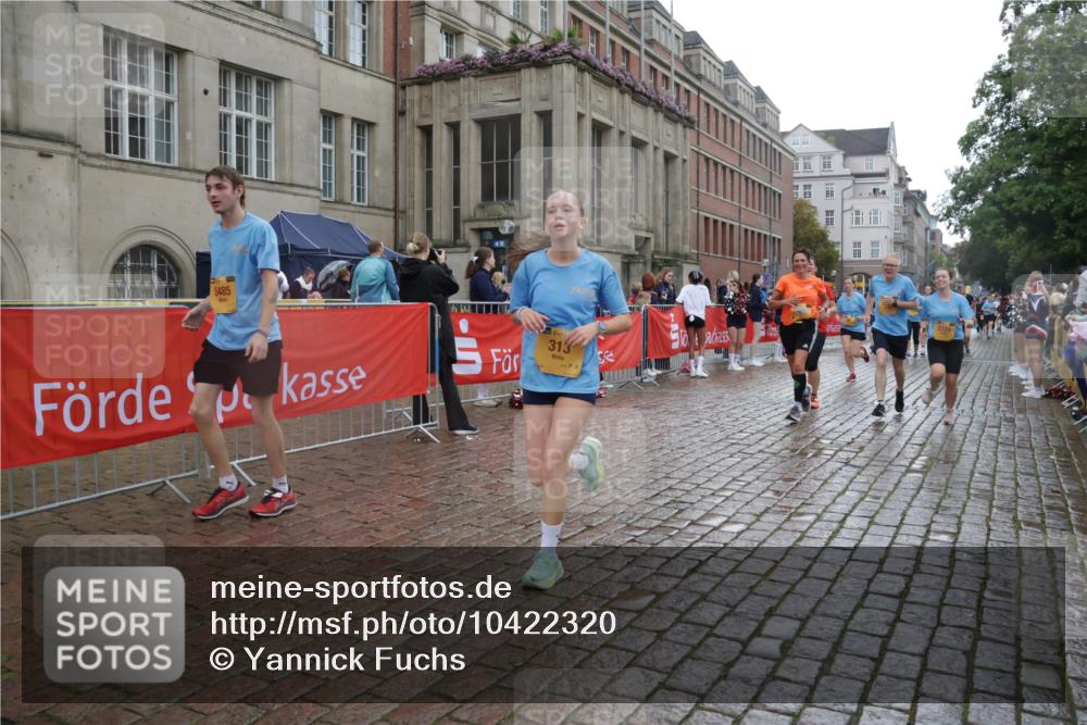 13.09.2026 - Kiel Lauf Yannick Fuchs http://msf.ph/oto/10422320 13.09.2026 10:55:54 Ziel 280, 566, 1264, 1673, 2264, 2589, 2798, 4556, 4747, 5034, 5279, 5553, 5752, 5772, 6572, 7707, 7851, 7988, 8722, 8733, 8813, 9069, 11196, 12327, 12499, 12579, 34, 313, 428, 1673, 1841, 1885, 1929, 2190, 2208, 2330, 2331, 3105, 3297, 3379, 3539, 4519, 4594, 5485, 5544, 5572, 5822, 5903, 6753, 6880, 6922, 7148, 7568, 7966, 8330, 8346, 8631, 8632, 8722, 8765, 8772, 9014, 9651, 9653, 9858, 10597, 10722, 11036, 11621, 11946, 11952, 12500, 574, 778, 7483, 7118, 7566, 8845 meine-sportfotos.de