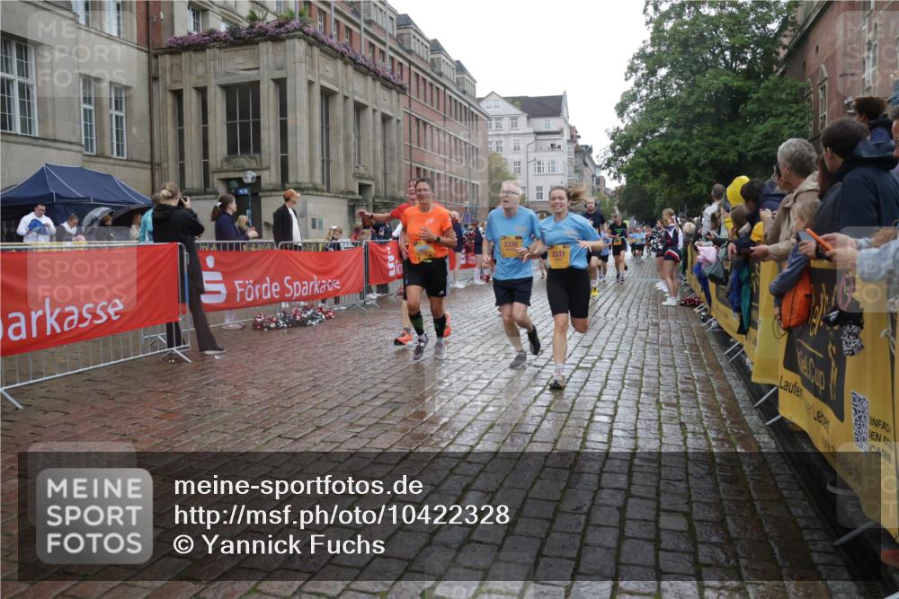 13.09.2026 - Kiel Lauf Yannick Fuchs http://msf.ph/oto/10422328 13.09.2026 10:55:54 Ziel 280, 566, 1264, 1673, 2264, 2589, 2798, 4556, 4747, 5034, 5279, 5553, 5752, 5772, 6572, 7707, 7851, 7988, 8722, 8733, 8813, 9069, 11196, 12327, 12499, 12579, 34, 313, 428, 1673, 1841, 1885, 1929, 2190, 2208, 2330, 2331, 3105, 3297, 3379, 3539, 4519, 4594, 5485, 5544, 5572, 5822, 5903, 6753, 6880, 6922, 7148, 7568, 7966, 8330, 8346, 8631, 8632, 8722, 8765, 8772, 9014, 9651, 9653, 9858, 10597, 10722, 11036, 11621, 11946, 11952, 12500, 574, 778, 7483, 7118, 7566, 8845 meine-sportfotos.de