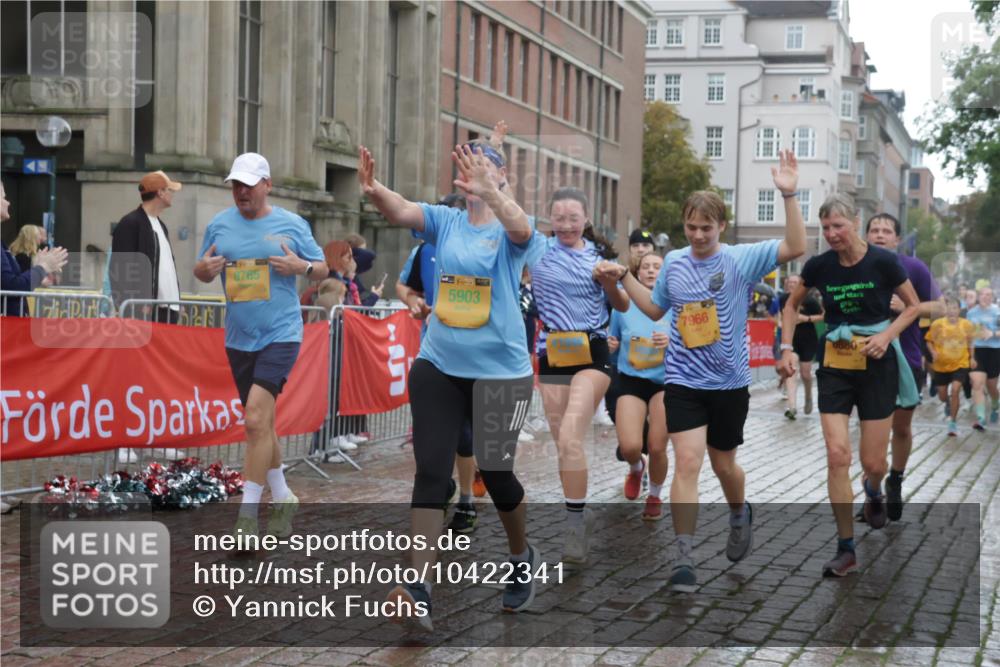 13.09.2026 - Kiel Lauf Yannick Fuchs http://msf.ph/oto/10422341 13.09.2026 10:55:59 Ziel 350, 429, 712, 774, 775, 2264, 2564, 2798, 4556, 5279, 5553, 5752, 5772, 6572, 7707, 7851, 7995, 8073, 8158, 8733, 8813, 8910, 9069, 12316, 12579, 34, 280, 566, 1264, 1673, 1841, 1885, 1929, 2190, 2208, 2589, 3105, 3297, 3539, 4519, 4594, 4747, 5034, 5544, 5572, 5822, 5903, 6753, 6880, 6922, 7148, 7568, 7966, 7988, 8330, 8346, 8631, 8632, 8722, 8765, 8772, 9014, 9651, 9653, 10597, 10722, 11036, 11196, 11621, 11946, 11952, 12327, 12499, 12500, 574, 778, 7483 meine-sportfotos.de