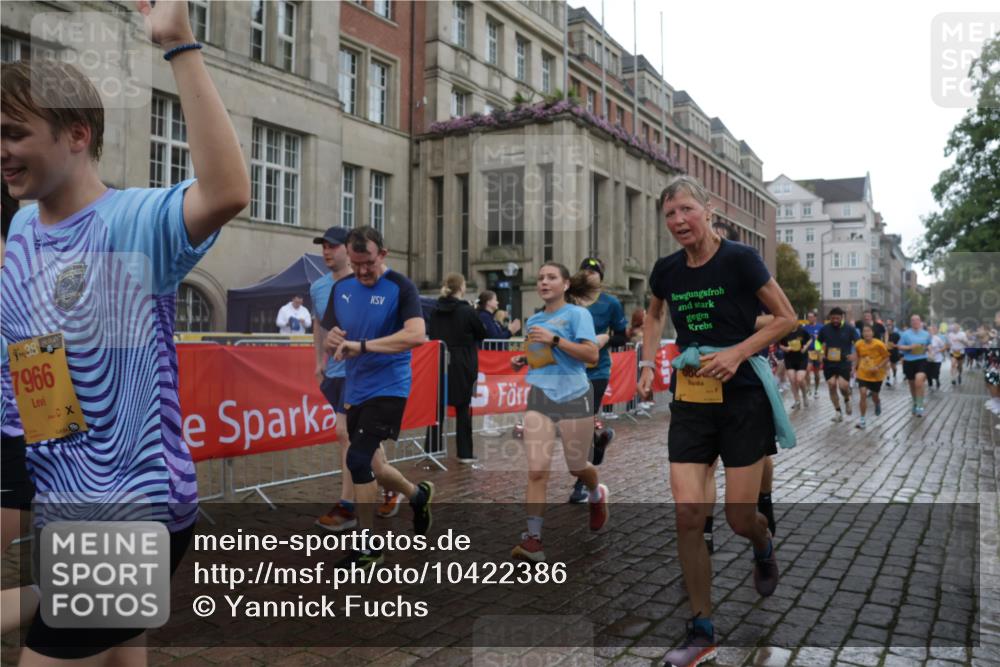 13.09.2026 - Kiel Lauf Yannick Fuchs http://msf.ph/oto/10422386 13.09.2026 10:56:01 Ziel 350, 429, 712, 774, 775, 2564, 2798, 4556, 5009, 5279, 5553, 5772, 6572, 7483, 7707, 7851, 7995, 8073, 8158, 8733, 8813, 8910, 9069, 12316, 12579, 34, 280, 566, 1264, 1673, 1885, 1929, 2190, 2208, 2264, 2589, 3105, 3297, 3539, 4519, 4594, 4747, 5034, 5279, 5544, 5572, 5752, 5772, 5822, 5903, 6753, 6880, 6922, 7148, 7568, 7966, 7988, 8330, 8346, 8631, 8632, 8722, 8765, 8772, 9014, 9651, 9653, 10597, 10722, 11036, 11196, 11621, 11946, 11952, 12327, 12499, 12500, 574, 778 meine-sportfotos.de