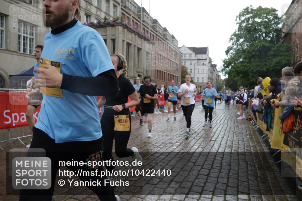 13.09.2026 - Kiel Lauf Yannick Fuchs http://msf.ph/oto/10422440 13.09.2026 10:56:07 Ziel 350, 429, 574, 712, 774, 775, 778, 1208, 2564, 2829, 3541, 5009, 5553, 6572, 7292, 7483, 7995, 8054, 8073, 8158, 8813, 8910, 9069, 10433, 10750, 10774, 10795, 12043, 12171, 12316, 12603, 280, 566, 1264, 1673, 1885, 1929, 2190, 2208, 2264, 2589, 2798, 3105, 3297, 3539, 4519, 4556, 4594, 4747, 5034, 5279, 5553, 5752, 5772, 5822, 6753, 6922, 7707, 7851, 7988, 8330, 8346, 8631, 8632, 8722, 8733, 8813, 9014, 9651, 9653, 11036, 11196, 11621, 11952, 12327, 12499, 12579, 248, 34 meine-sportfotos.de