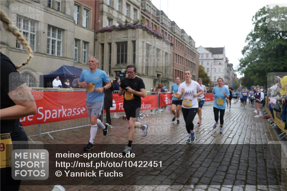 13.09.2026 - Kiel Lauf Yannick Fuchs http://msf.ph/oto/10422451 13.09.2026 10:56:07 Ziel 350, 429, 574, 712, 774, 775, 778, 1208, 2564, 2829, 3541, 5009, 5553, 6572, 7292, 7483, 7995, 8054, 8073, 8158, 8813, 8910, 9069, 10433, 10750, 10774, 10795, 12043, 12171, 12316, 12603, 280, 566, 1264, 1673, 1885, 1929, 2190, 2208, 2264, 2589, 2798, 3105, 3297, 3539, 4519, 4556, 4594, 4747, 5034, 5279, 5553, 5752, 5772, 5822, 6753, 6922, 7707, 7851, 7988, 8330, 8346, 8631, 8632, 8722, 8733, 8813, 9014, 9651, 9653, 11036, 11196, 11621, 11952, 12327, 12499, 12579, 248, 34 meine-sportfotos.de