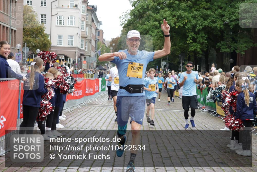 13.09.2026 - Kiel Lauf Yannick Fuchs http://msf.ph/oto/10422534 13.09.2026 09:43:28 Ziel 40, 401, 623, 1049, 1857, 4171, 4256, 6377, 7773, 7857, 7905, 8066, 8770, 8834, 10189, 10300, 11246, 12101, 12575, 255, 623, 1040, 1213, 1508, 3041, 3849, 3850, 5530, 5929, 7099, 7532, 7874, 8191, 8808, 9354, 9933, 10047, 10118, 11753, 12259, 654, 1833, 5964, 9323, 9934, 10460, 12164, 1213, 3827, 3849, 7874, 8870, 9311, 9629, 11721, 12678 meine-sportfotos.de