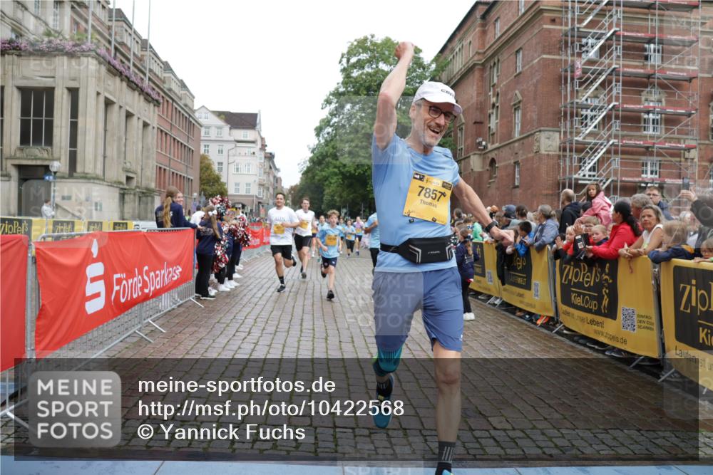 13.09.2026 - Kiel Lauf Yannick Fuchs http://msf.ph/oto/10422568 13.09.2026 09:43:29 Ziel 40, 401, 1049, 1857, 4171, 4256, 6377, 7773, 7857, 7905, 8066, 8770, 8834, 10189, 10300, 11246, 12101, 12575, 255, 623, 1040, 1213, 1508, 3041, 3850, 5530, 5929, 7099, 7532, 7874, 8191, 8808, 9354, 9933, 10047, 10118, 11753, 12259, 654, 1833, 4522, 5964, 9323, 9934, 10460, 12164, 1213, 3827, 3849, 7874, 8191, 8870, 9311, 9629, 11721, 12678 meine-sportfotos.de