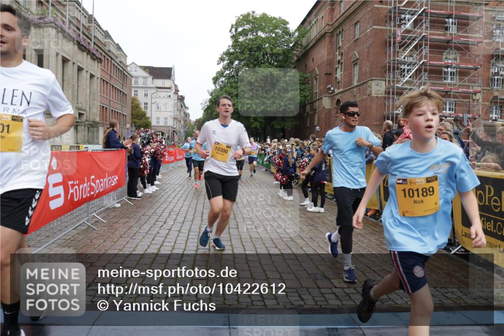 13.09.2026 - Kiel Lauf Yannick Fuchs http://msf.ph/oto/10422612 13.09.2026 09:43:31 Ziel 40, 401, 1049, 1857, 4171, 4256, 7773, 7857, 7905, 8066, 8770, 8834, 10189, 10300, 11246, 12101, 12575, 255, 623, 1040, 1508, 3041, 3850, 5530, 5929, 6377, 7099, 7532, 8191, 8808, 9354, 9933, 10047, 10118, 11753, 12259, 654, 1833, 4522, 5857, 5964, 7510, 7948, 9323, 9934, 10460, 12164, 1213, 3849, 7874, 8191, 8870, 9311, 9629, 12678 meine-sportfotos.de