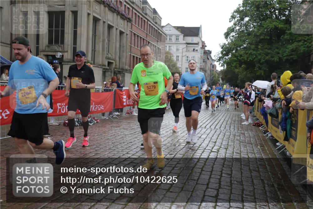 13.09.2026 - Kiel Lauf Yannick Fuchs http://msf.ph/oto/10422625 13.09.2026 10:56:24 Ziel 248, 476, 929, 1618, 2075, 2454, 2674, 2880, 3061, 3267, 4440, 4806, 5067, 5682, 5683, 6530, 6884, 8989, 8997, 9210, 10264, 10509, 10570, 12669, 12762, 350, 429, 574, 712, 774, 775, 778, 1208, 2264, 2564, 2798, 2829, 3267, 3541, 4556, 5009, 5279, 5553, 5752, 5772, 6572, 6605, 7292, 7483, 7707, 7851, 7995, 8054, 8073, 8158, 8733, 8813, 8910, 9069, 9210, 10421, 10433, 10570, 10750, 10774, 10795, 12316, 12579, 452, 1139, 1504 meine-sportfotos.de