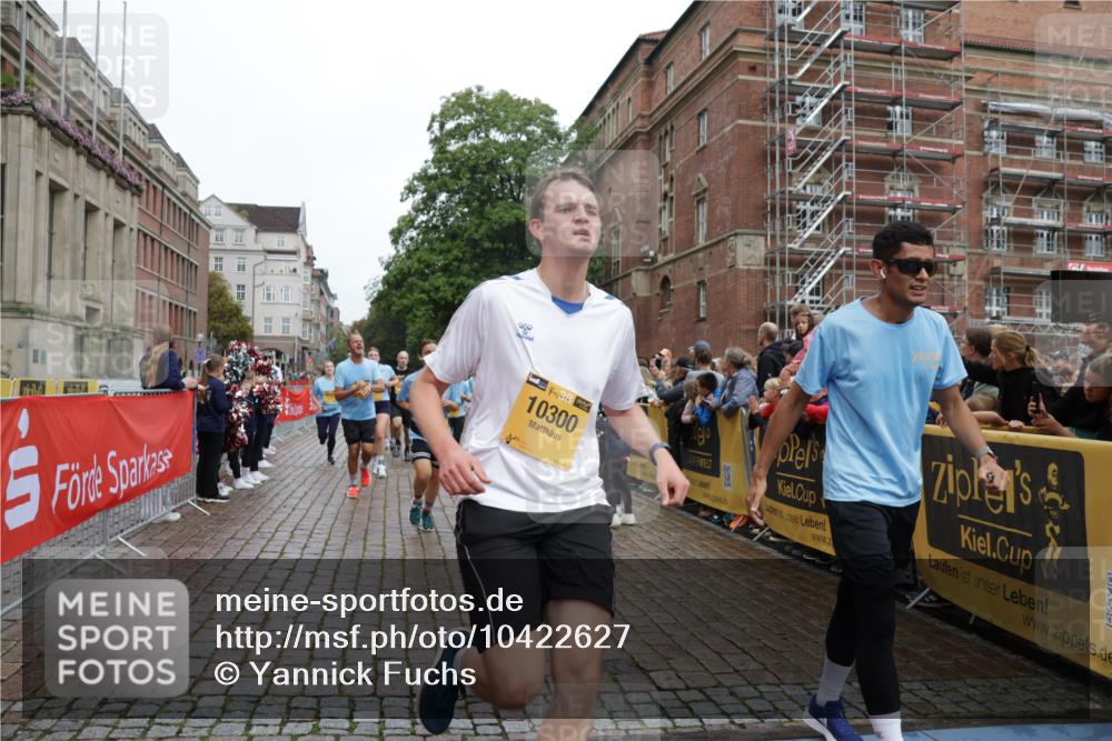 13.09.2026 - Kiel Lauf Yannick Fuchs http://msf.ph/oto/10422627 13.09.2026 09:43:32 Ziel 40, 401, 1049, 1833, 1857, 4171, 4256, 7773, 7857, 7905, 8066, 8770, 8834, 10189, 10300, 11246, 12101, 12575, 255, 623, 1040, 1508, 3041, 3850, 5530, 5929, 6377, 7099, 7532, 8191, 8808, 9354, 9933, 10047, 10118, 11753, 12259, 654, 4522, 5171, 5857, 5964, 7510, 7948, 9323, 9934, 10460, 10641, 12164, 1213, 3849, 5530, 7874, 8191, 9311, 9629, 12678 meine-sportfotos.de