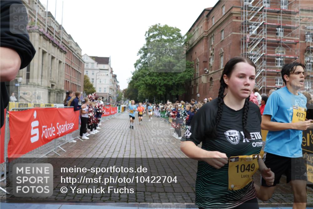 13.09.2026 - Kiel Lauf Yannick Fuchs http://msf.ph/oto/10422704 13.09.2026 09:43:37 Ziel 40, 401, 1049, 1833, 1857, 4171, 5964, 7773, 7905, 8770, 8834, 9323, 9934, 10189, 10300, 10460, 11246, 12101, 12164, 12575, 255, 623, 1508, 3041, 4256, 5929, 6377, 7099, 7532, 7857, 8066, 8808, 9354, 9933, 10047, 10118, 11753, 12259, 654, 4522, 5171, 5857, 7510, 7948, 9814, 10641, 10931, 12376, 1040, 1213, 3850, 5530, 8191, 9354, 11753 meine-sportfotos.de