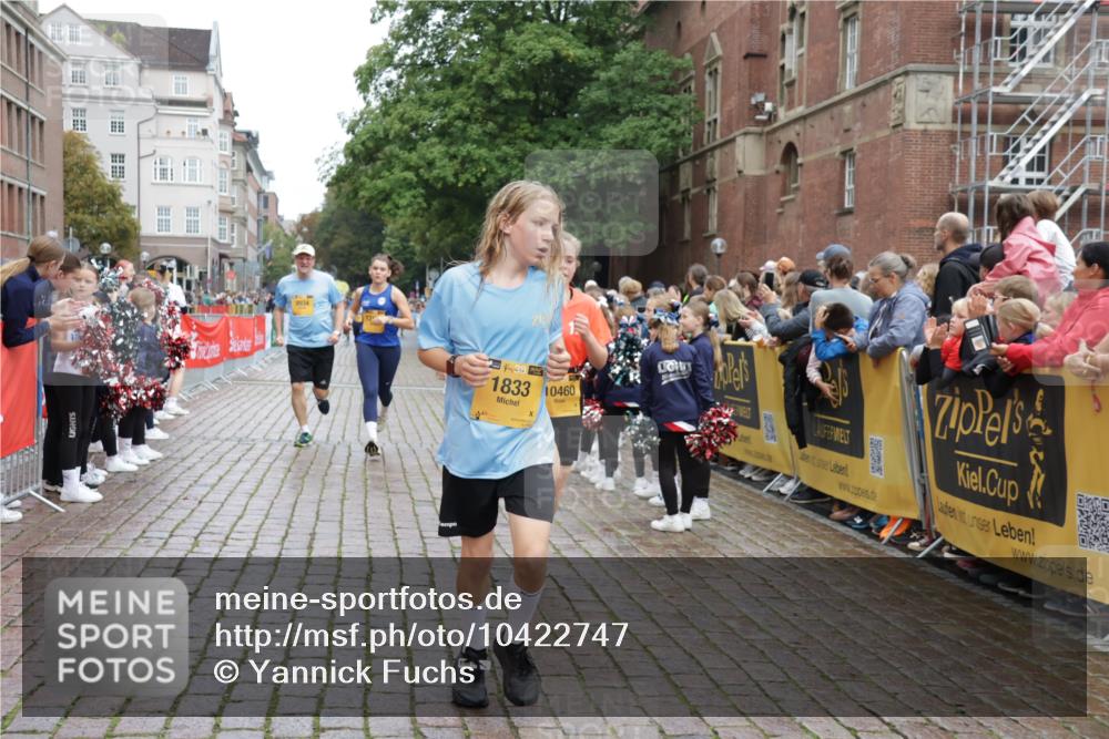 13.09.2026 - Kiel Lauf Yannick Fuchs http://msf.ph/oto/10422747 13.09.2026 09:43:40 Ziel 40, 1049, 1833, 1857, 4171, 5964, 7773, 7905, 8770, 8834, 9323, 9934, 10460, 11246, 12101, 12164, 255, 401, 623, 1508, 3041, 4256, 5929, 6377, 7099, 7532, 7857, 8066, 8808, 9354, 9933, 10047, 10118, 10189, 10300, 12259, 12575, 654, 4522, 5026, 5171, 5857, 7510, 7948, 9814, 10641, 10931, 12376, 1040, 3041, 3850, 5530, 9354, 11753, 12259 meine-sportfotos.de