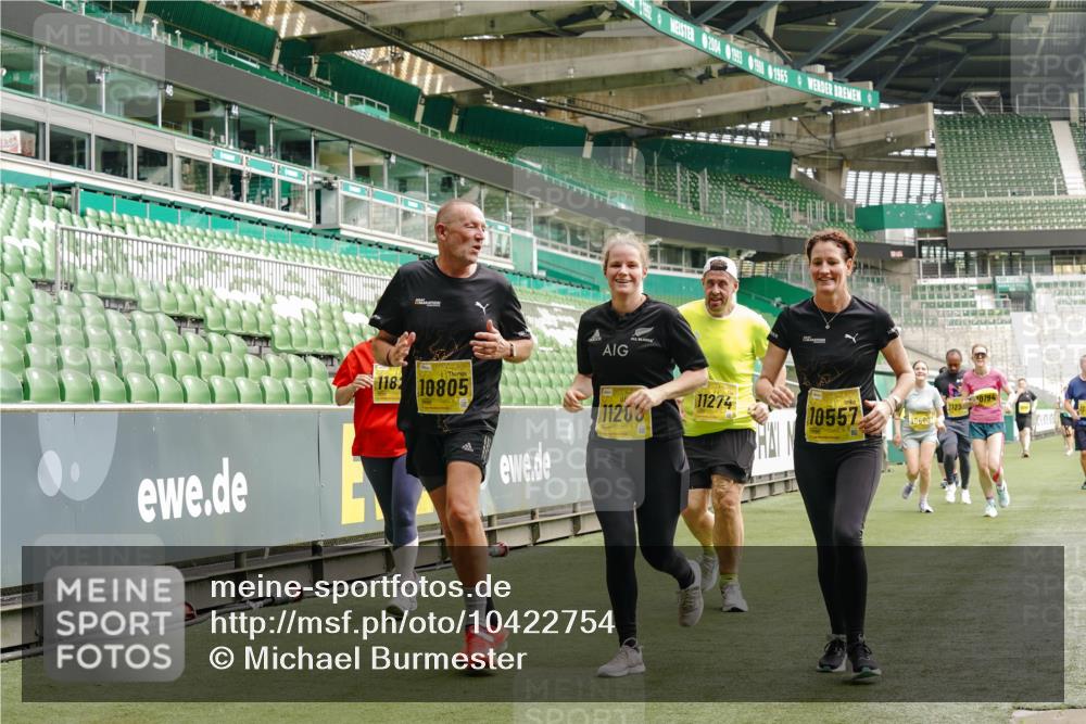 13.09.2026 - 21. swb-Marathon Bremen Michael Burmester http://msf.ph/oto/10422754 13.09.2026 10:45:58 Laufen im Stadion 10137, 10161, 10192, 10194, 10202, 10242, 10344, 10430, 10472, 10524, 10535, 10568, 10600, 10651, 10679, 10713, 10895, 10970, 10979, 11050, 11081, 11181, 11200, 11244, 11296, 11309, 11367, 11457, 11495, 11529, 11530, 11546, 11574, 11675, 11709, 11760, 11808, 11821, 11932, 12057, 12089, 12151, 12153, 12177, 12178, 12211, 12224, 12226, 12285, 12311, 12316, 12317, 12321, 12374, 12422, 12462, 12539, 10002, 10148, 10303, 10330, 10361, 10362 meine-sportfotos.de