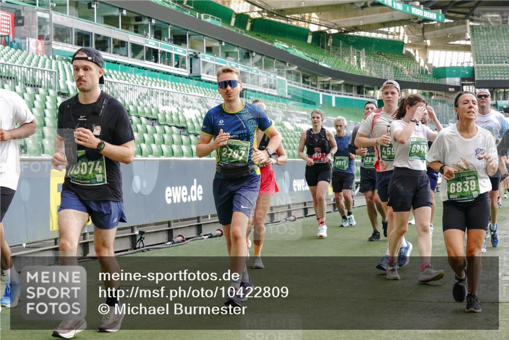 13.09.2026 - 21. swb-Marathon Bremen Michael Burmester http://msf.ph/oto/10422809 13.09.2026 13:23:01 Laufen im Stadion 128, 160, 211, 258, 324, 343, 351, 434, 533, 571, 609, 708, 851, 892, 1060, 1157, 1178, 1259, 1331, 1344, 1417, 1597, 1598, 1657, 1669, 1691, 1729, 1746, 1788, 1883, 2213, 2286, 2290, 2433, 2445, 2475, 2495, 2504, 2526, 2619, 2632, 2652, 2660, 2685, 2711, 2768, 2936, 2964, 2968, 2995, 3022, 3034, 3225, 3252, 3282, 3292, 3347, 3351, 3364, 3395, 3423, 3447, 3505, 3530, 3559, 3682, 3727, 3770, 3784, 3819, 4020, 4054, 4231, 4406, 4407, 4431, 4466, 4467, 4584, 1506 meine-sportfotos.de