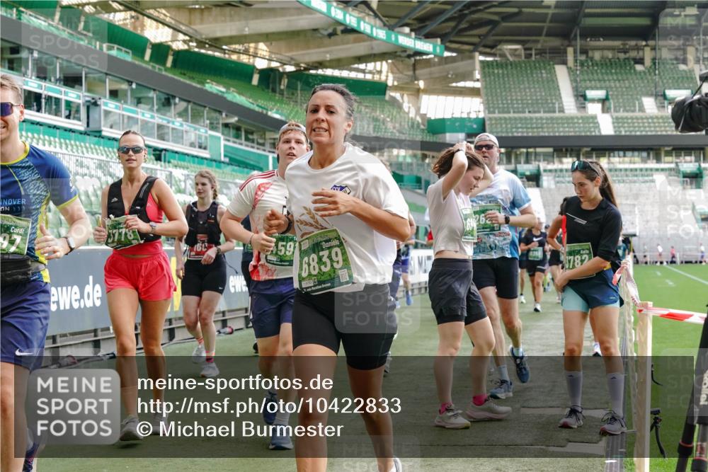 13.09.2026 - 21. swb-Marathon Bremen Michael Burmester http://msf.ph/oto/10422833 13.09.2026 13:23:02 Laufen im Stadion 128, 160, 211, 258, 324, 343, 351, 434, 533, 571, 609, 708, 851, 892, 1060, 1157, 1178, 1259, 1331, 1344, 1417, 1597, 1598, 1657, 1669, 1691, 1729, 1746, 1788, 1883, 2213, 2286, 2290, 2433, 2445, 2475, 2495, 2504, 2526, 2619, 2632, 2652, 2660, 2685, 2711, 2768, 2936, 2964, 2968, 2995, 3022, 3034, 3225, 3252, 3282, 3288, 3292, 3347, 3351, 3364, 3395, 3423, 3447, 3505, 3530, 3559, 3682, 3727, 3770, 3784, 3819, 4020, 4054, 4231, 4406, 4407, 4431, 4466, 4467, 4584, 1506 meine-sportfotos.de