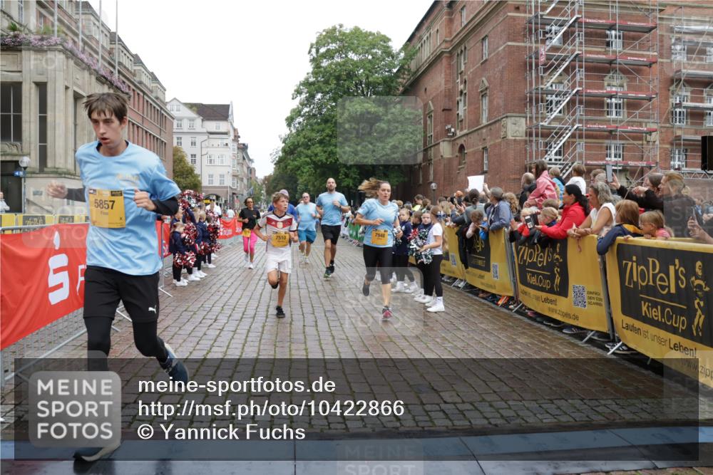 13.09.2026 - Kiel Lauf Yannick Fuchs http://msf.ph/oto/10422866 13.09.2026 09:43:53 Ziel 654, 4522, 5026, 5171, 5857, 7510, 7948, 9814, 10641, 10931, 12376, 40, 401, 623, 1049, 1833, 1857, 4171, 4256, 5964, 6377, 7773, 7857, 7905, 8066, 8770, 8834, 9323, 9934, 10189, 10300, 10460, 11246, 12101, 12164, 12575, 4092, 4283, 6550, 7753, 8300, 11653, 11655, 12098, 12373, 255, 623, 1508, 5929, 6377, 7099, 7532, 8808, 9933, 10047, 10118 meine-sportfotos.de