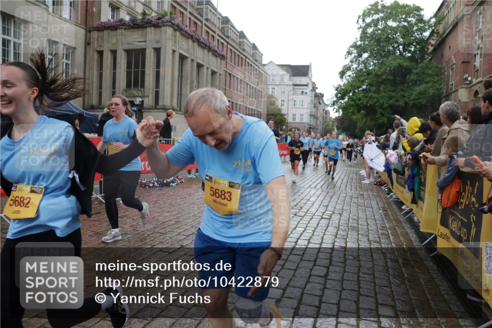 13.09.2026 - Kiel Lauf Yannick Fuchs http://msf.ph/oto/10422879 13.09.2026 10:56:50 Ziel 452, 1115, 1302, 2675, 3015, 4367, 4912, 5150, 6723, 7209, 7542, 7912, 8045, 8799, 9171, 10068, 11211, 11458, 12144, 12721, 248, 476, 929, 1139, 1157, 1504, 1557, 1618, 1666, 1805, 2075, 2454, 2526, 2560, 2674, 2880, 3000, 3061, 3286, 3410, 3413, 3466, 4180, 4209, 4440, 4806, 5067, 5593, 5682, 5683, 6067, 6530, 6882, 6884, 7209, 7594, 7642, 7912, 8989, 8997, 9674, 10264, 10509, 10621, 10659, 502, 1461, 2632, 5467, 5532, 6540, 778, 10750, 10774, 12171 meine-sportfotos.de