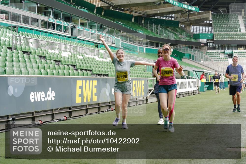 13.09.2026 - 21. swb-Marathon Bremen Michael Burmester http://msf.ph/oto/10422902 13.09.2026 10:46:04 Laufen im Stadion 10137, 10161, 10194, 10202, 10242, 10344, 10430, 10472, 10524, 10535, 10568, 10600, 10651, 10679, 10713, 10895, 10970, 10979, 11050, 11081, 11181, 11200, 11244, 11296, 11309, 11367, 11457, 11495, 11529, 11530, 11546, 11573, 11574, 11579, 11675, 11709, 11760, 11808, 11821, 11932, 12057, 12089, 12151, 12153, 12177, 12178, 12211, 12224, 12226, 12285, 12316, 12317, 12321, 12374, 12422, 12462, 12539, 10002, 10004, 10005, 10148, 10271, 10303, 10330, 10361, 10362 meine-sportfotos.de