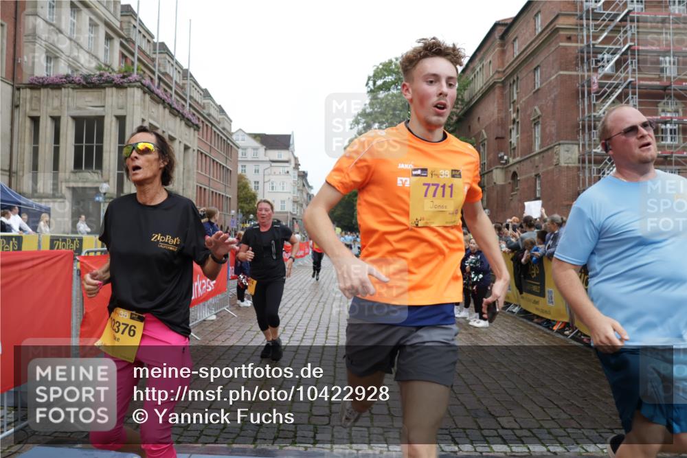 13.09.2026 - Kiel Lauf Yannick Fuchs http://msf.ph/oto/10422928 13.09.2026 09:43:57 Ziel 654, 4522, 5026, 5171, 5857, 7510, 7948, 9814, 10641, 10931, 11653, 12376, 40, 401, 1049, 1833, 1857, 4171, 4256, 5964, 7773, 7857, 7905, 8066, 8770, 8834, 9323, 9934, 10189, 10300, 10460, 11246, 12101, 12164, 12575, 537, 793, 2031, 2437, 4092, 4283, 6550, 7753, 8300, 11655, 12098, 12373, 12437, 255, 623, 1508, 4256, 6377, 7099, 8066 meine-sportfotos.de