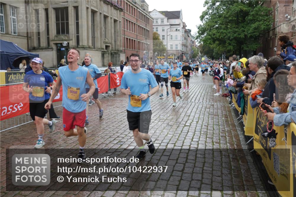 13.09.2026 - Kiel Lauf Yannick Fuchs http://msf.ph/oto/10422937 13.09.2026 10:57:54 Ziel 352, 353, 1220, 1517, 1528, 1567, 2234, 3111, 3575, 3661, 4250, 4340, 4497, 4754, 4765, 5232, 6353, 6425, 6805, 8996, 8998, 9404, 12204, 12303, 12323, 12473, 55, 156, 252, 538, 675, 1070, 1392, 1528, 1748, 2081, 3007, 3445, 3548, 3575, 3667, 3695, 3933, 4686, 4997, 5065, 5112, 5375, 5458, 5594, 6697, 6715, 7255, 7935, 8081, 8098, 8548, 8903, 9486, 9764, 9924, 9925, 10055, 10692, 10908, 11345, 11370, 11379, 11554, 11762, 11775, 11869, 12528, 12695, 721, 819, 833, 905, 987 meine-sportfotos.de